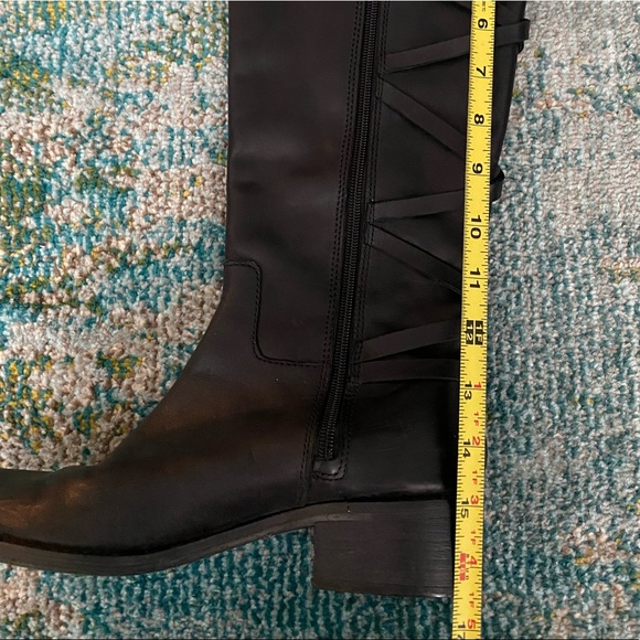 BCBG BLACK LEATHER RIDING BOOTS. - Picture 11 of 15